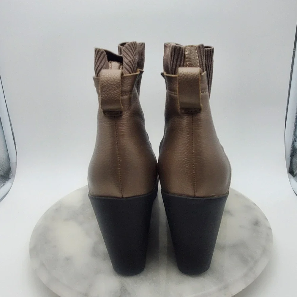 Sudini Danica Women's Wedge Chelsea Platform Bootie Size 9 Metallic Gray‎ Tan